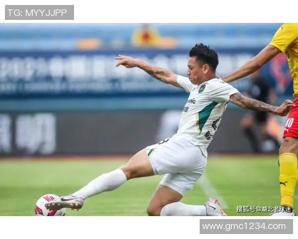 成都篮球队以78分领跑邀请赛积分榜展现强劲实力与团队合作精神