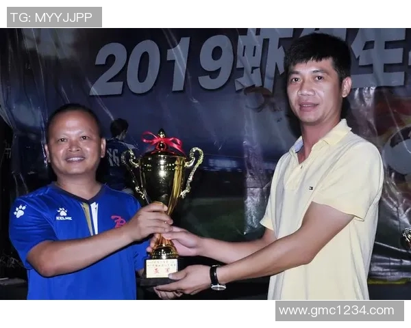 足球明星们的爱情故事：那些在绿茵场外的甜蜜瞬间与心动女友们的生活揭秘