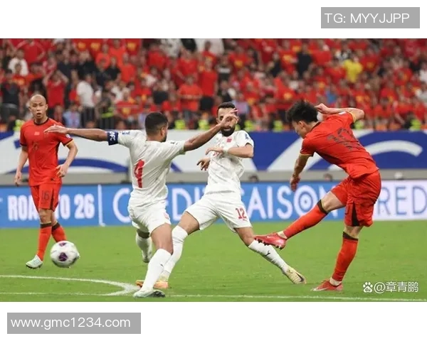 足球明星意外上舞台遭袭击引发热议背后真相令人震惊